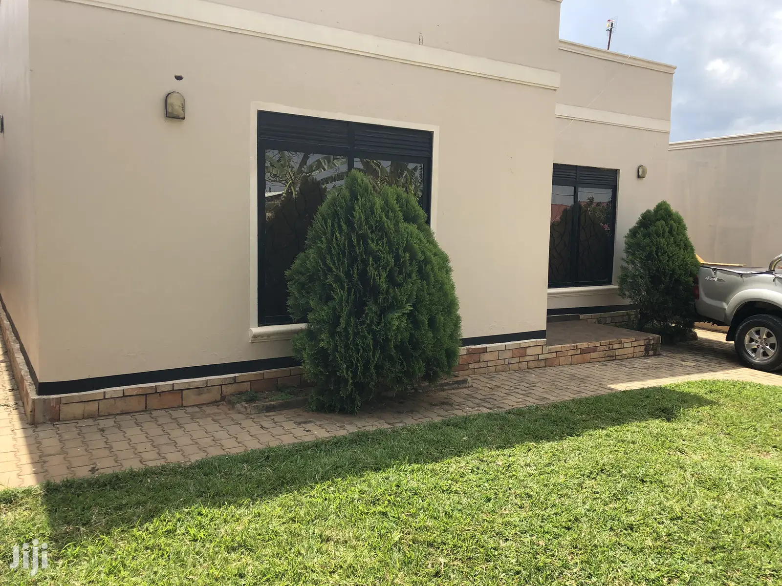 Kira Luxury Villa On Sell