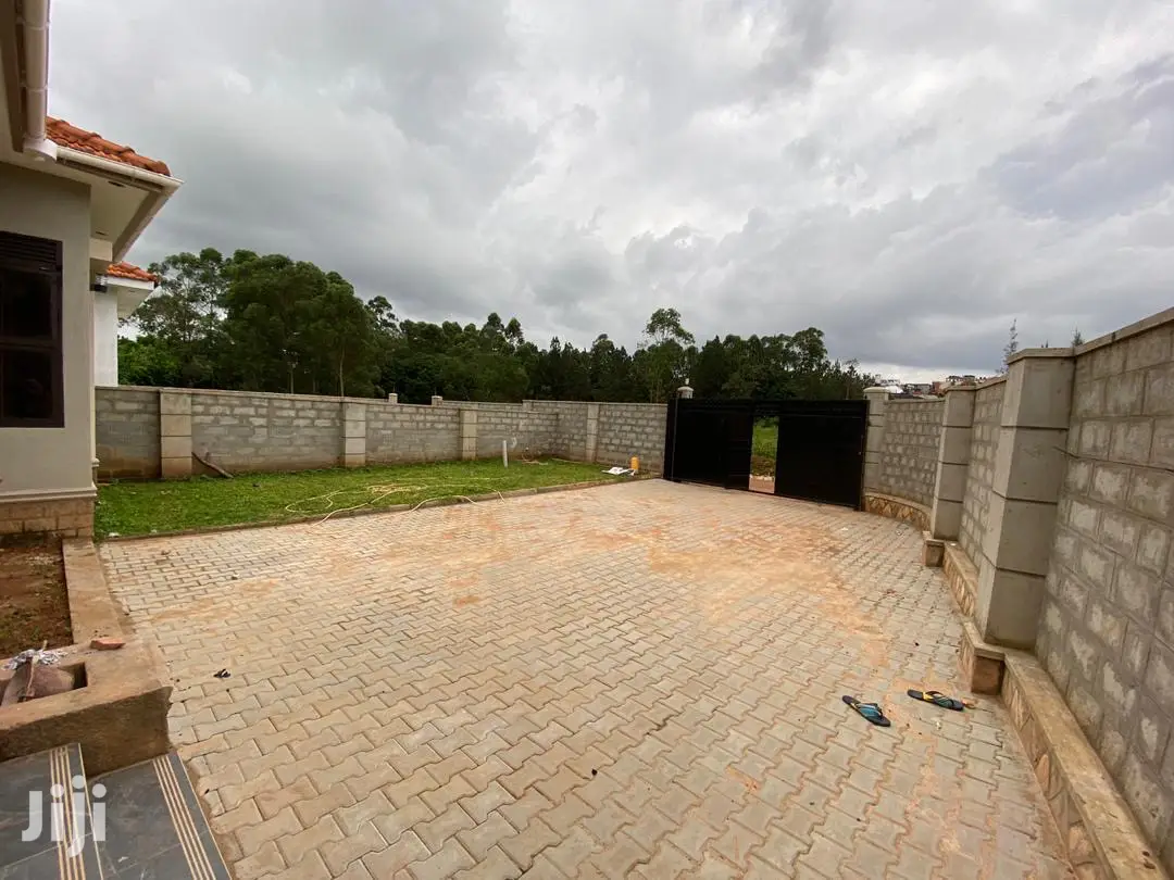 Posh House In Kira For Sell