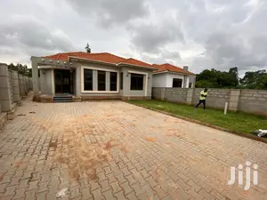 Posh House In Kira For Sell