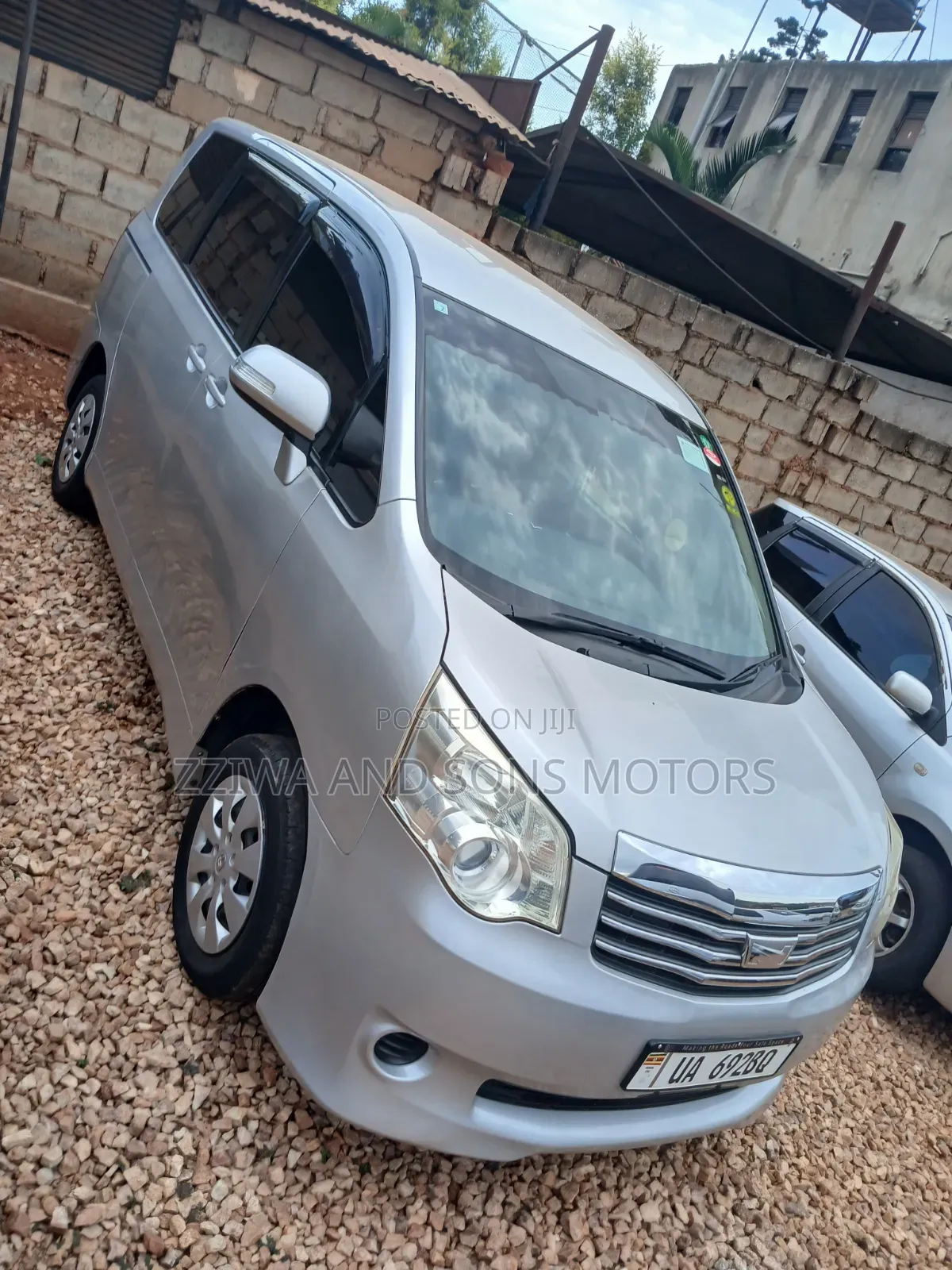 Toyota Noah 2018 Silver