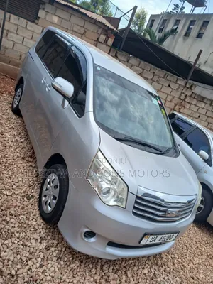 Toyota Noah 2018 Silver