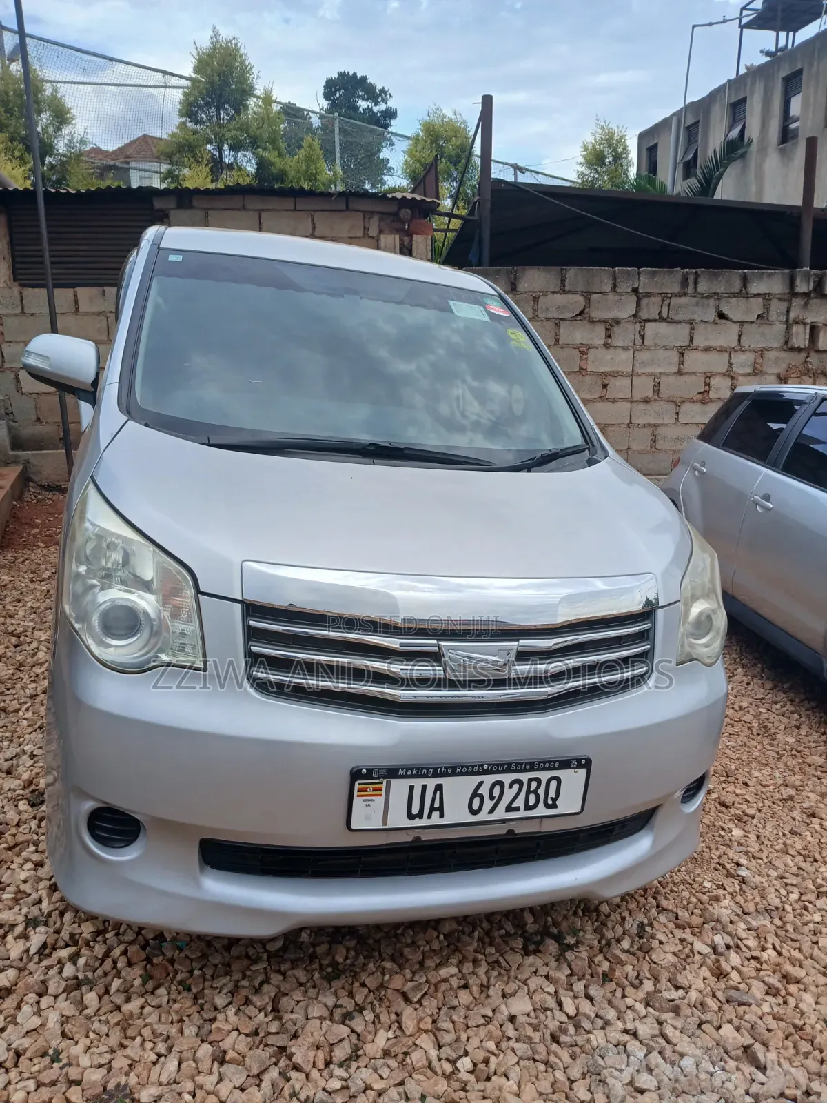 Toyota Noah 2018 Silver