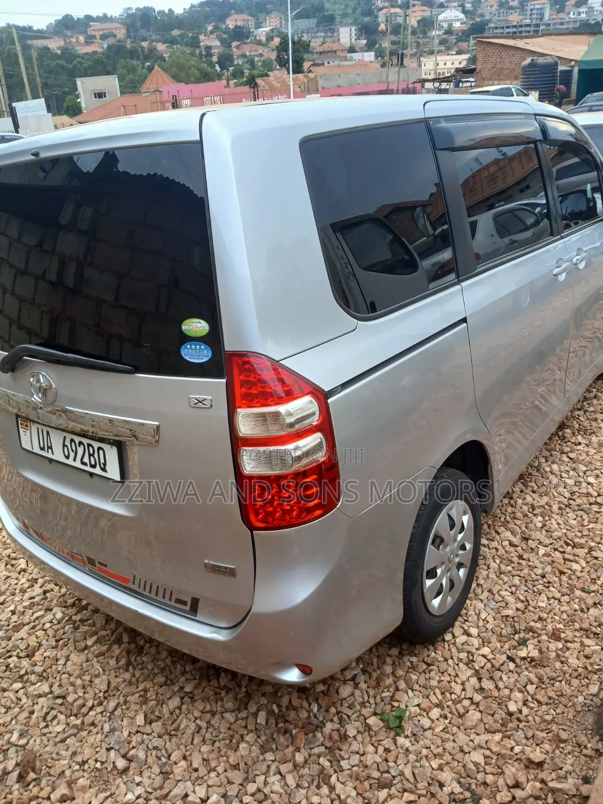 Toyota Noah 2018 Silver