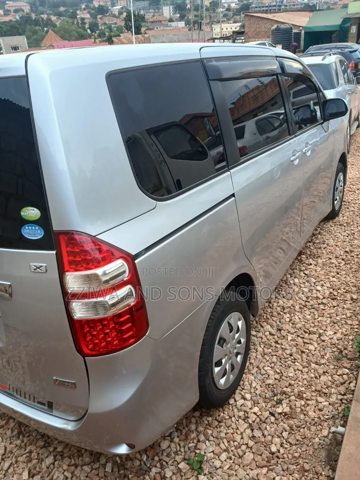 Toyota Noah 2018 Silver