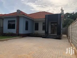 Posh Bungalow In Kira For Sell