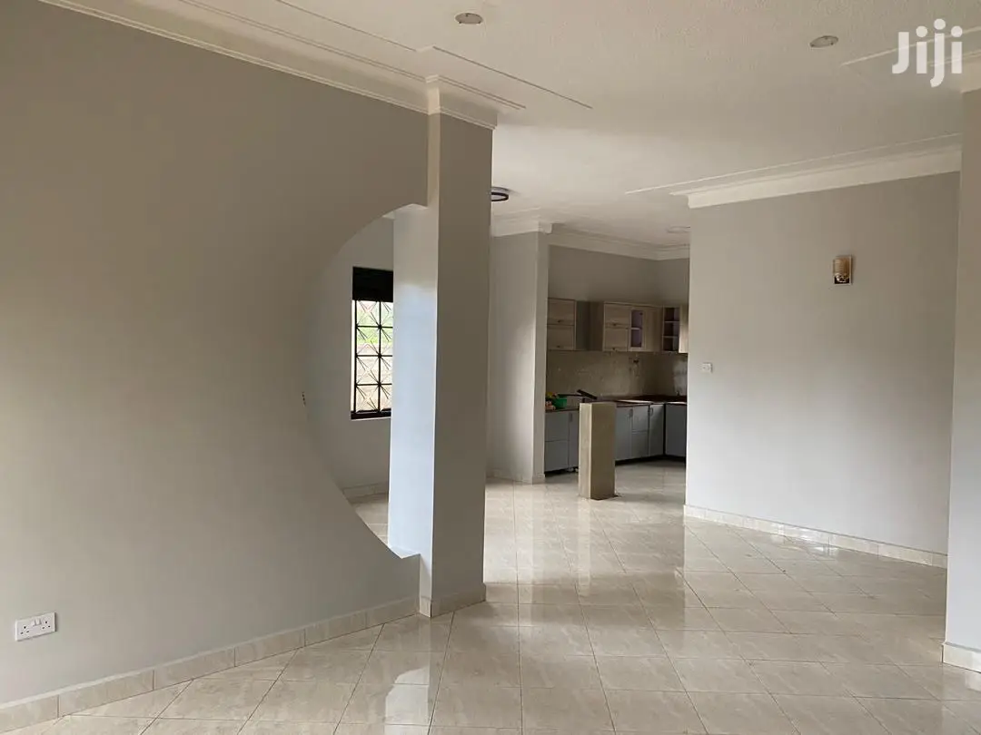 Posh Bungalow In Kira For Sell