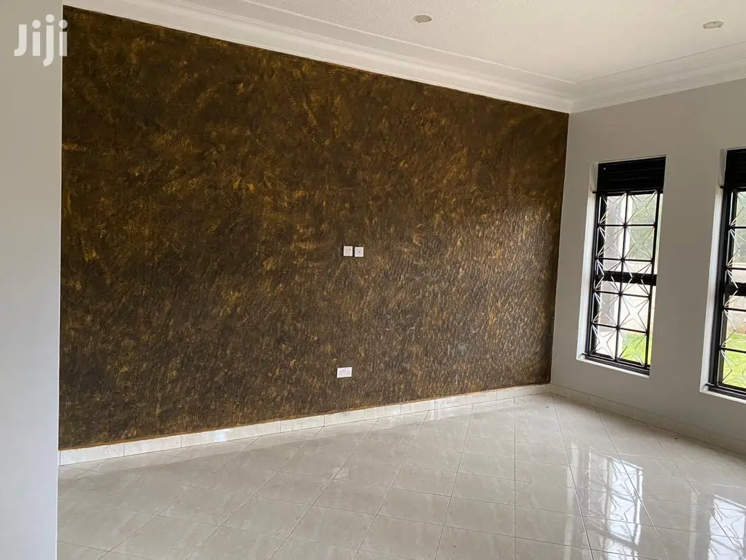 Posh Bungalow In Kira For Sell