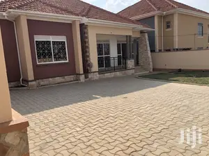 Kira High Class House For Sell In Tarmacked Neighborhood