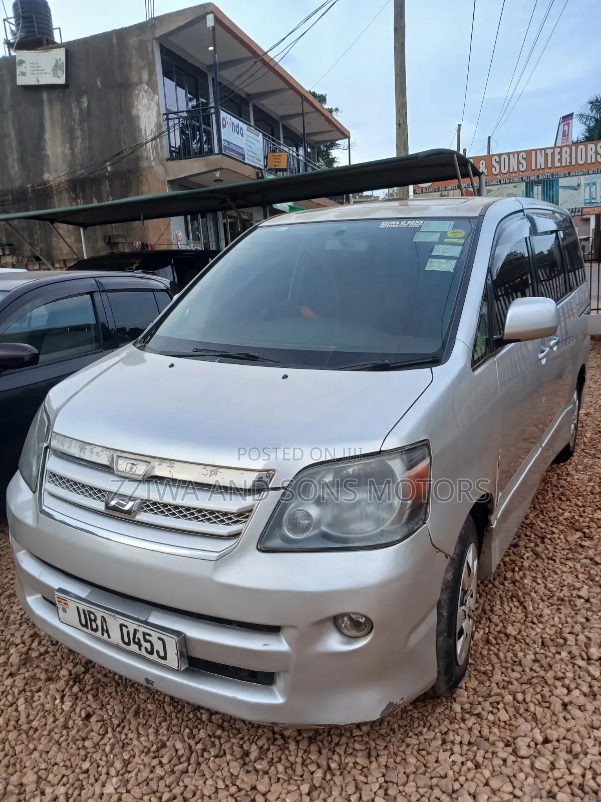 Toyota Noah 2004 Silver