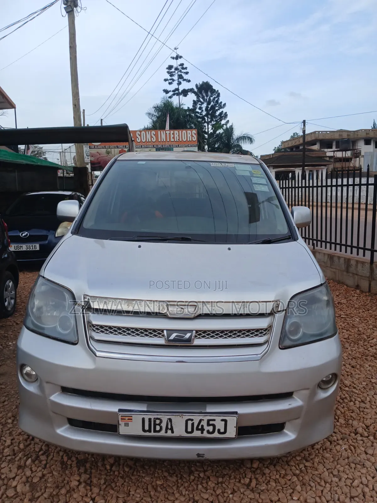 Toyota Noah 2004 Silver