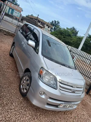 Toyota Noah 2004 Silver