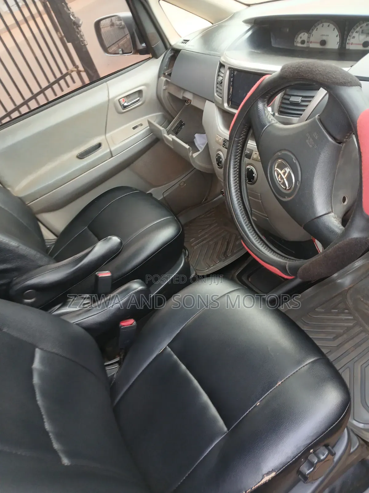 Toyota Noah 2004 Silver