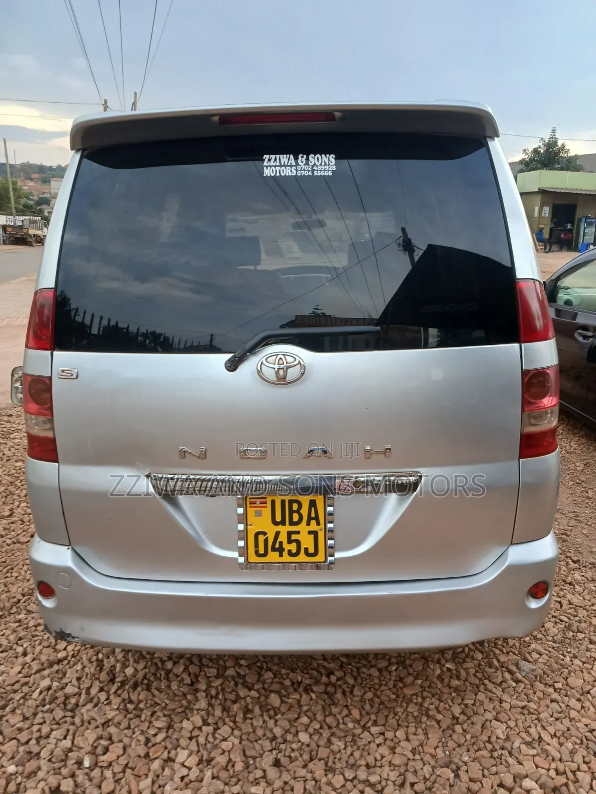 Toyota Noah 2004 Silver