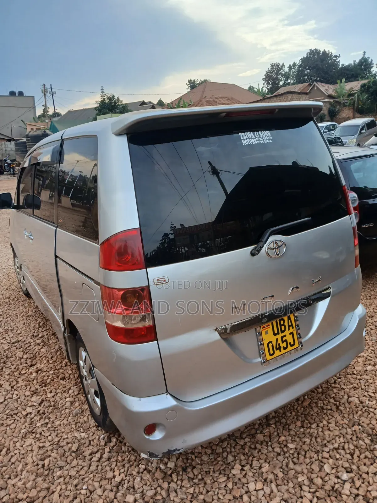 Toyota Noah 2004 Silver