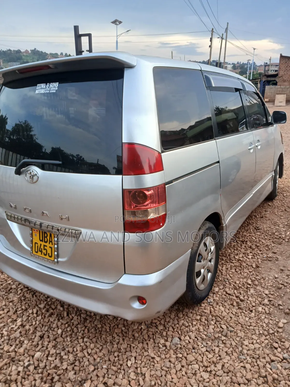 Toyota Noah 2004 Silver