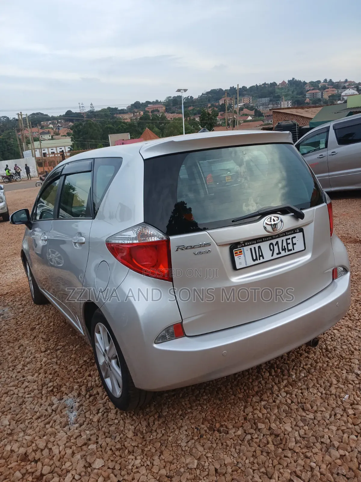 Toyota Ractis 2016 Silver