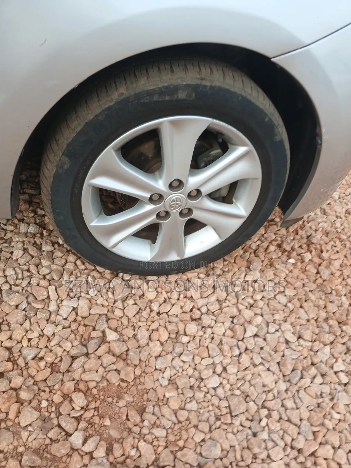 Toyota Ractis 2016 Silver