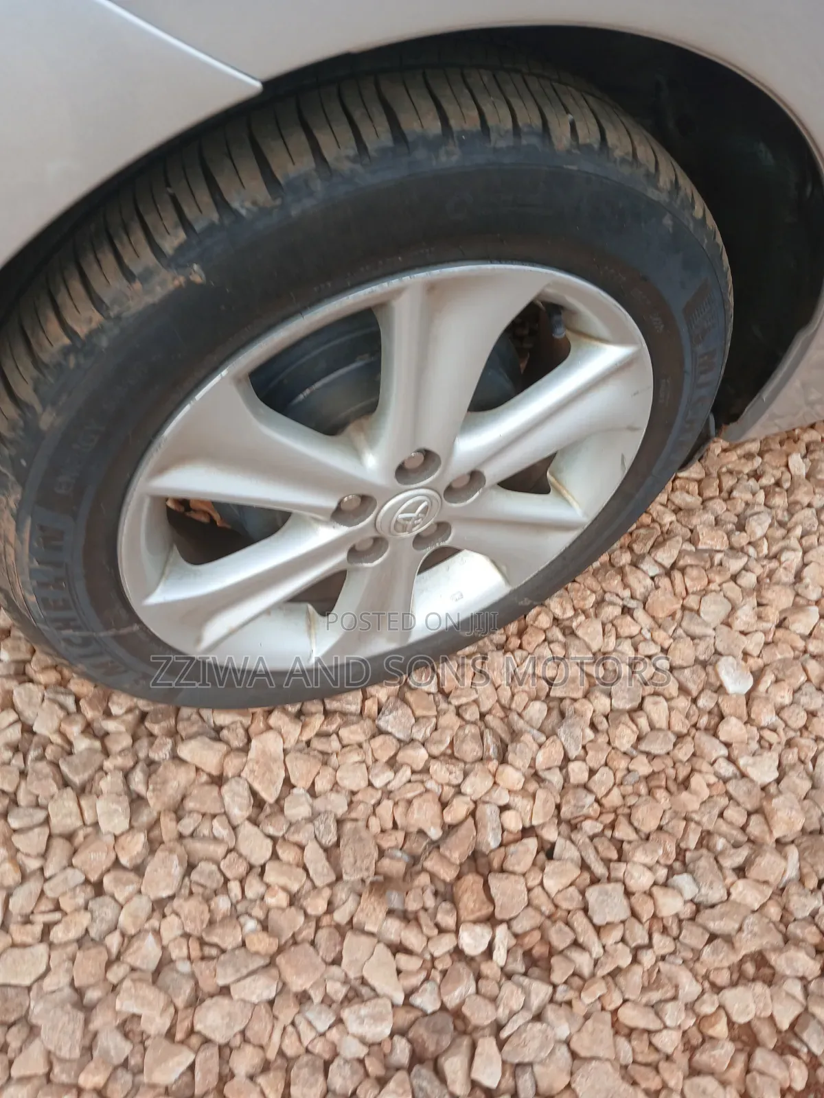 Toyota Ractis 2016 Silver