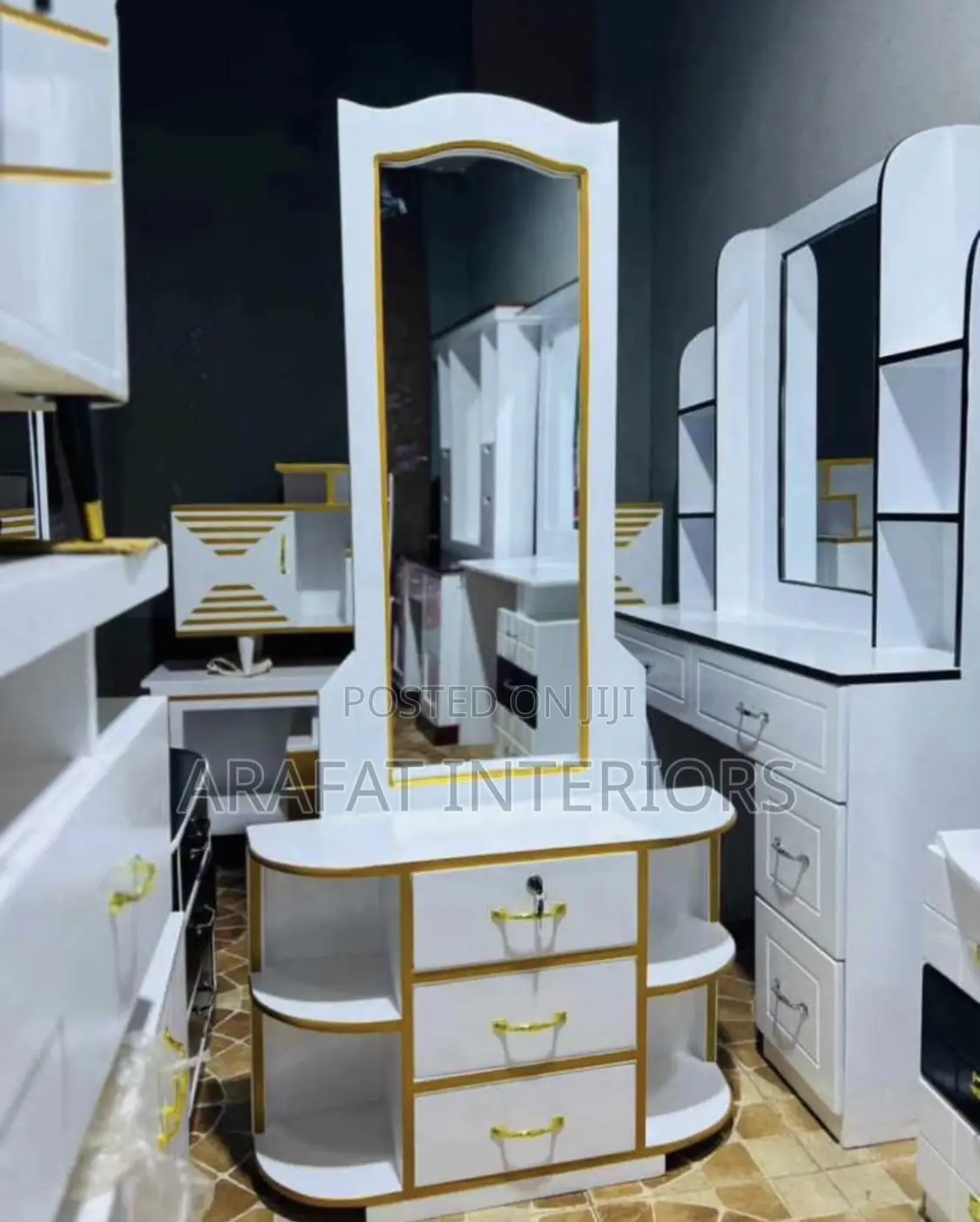 White Gold Vanity Table With Large Mirror