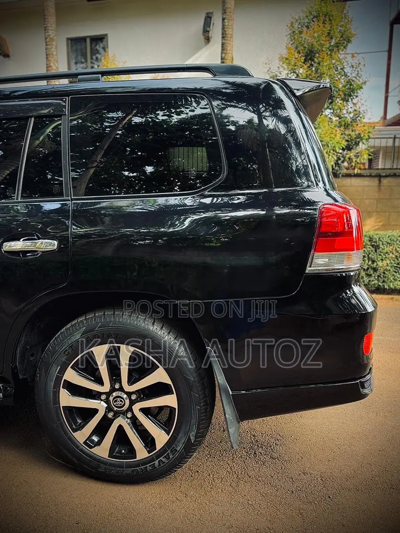 Toyota Land Cruiser 2016 Black
