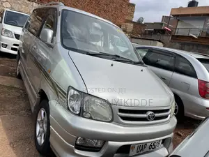 Toyota Noah 2001 Silver