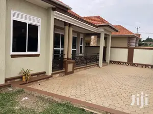 Kira Mamerito Road House In Tarmacked Neighborhood