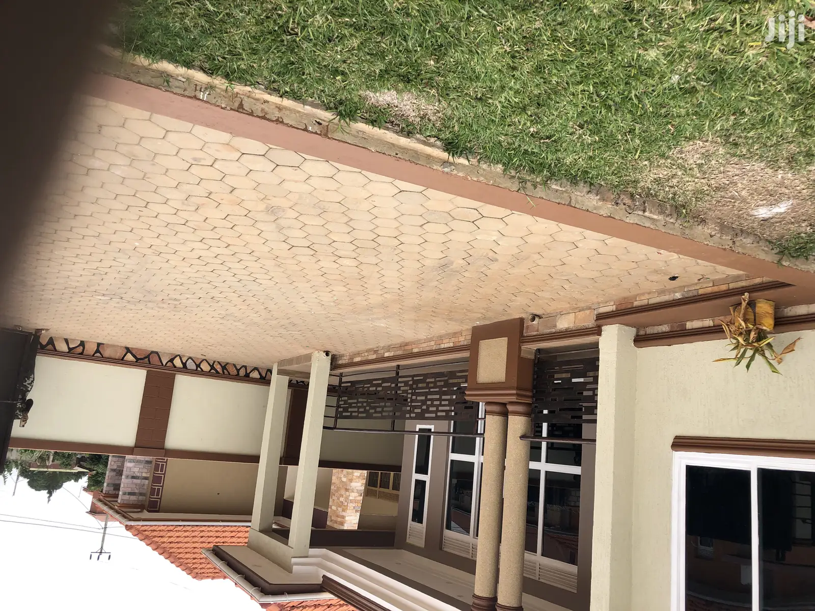Kira Mamerito Road House In Tarmacked Neighborhood