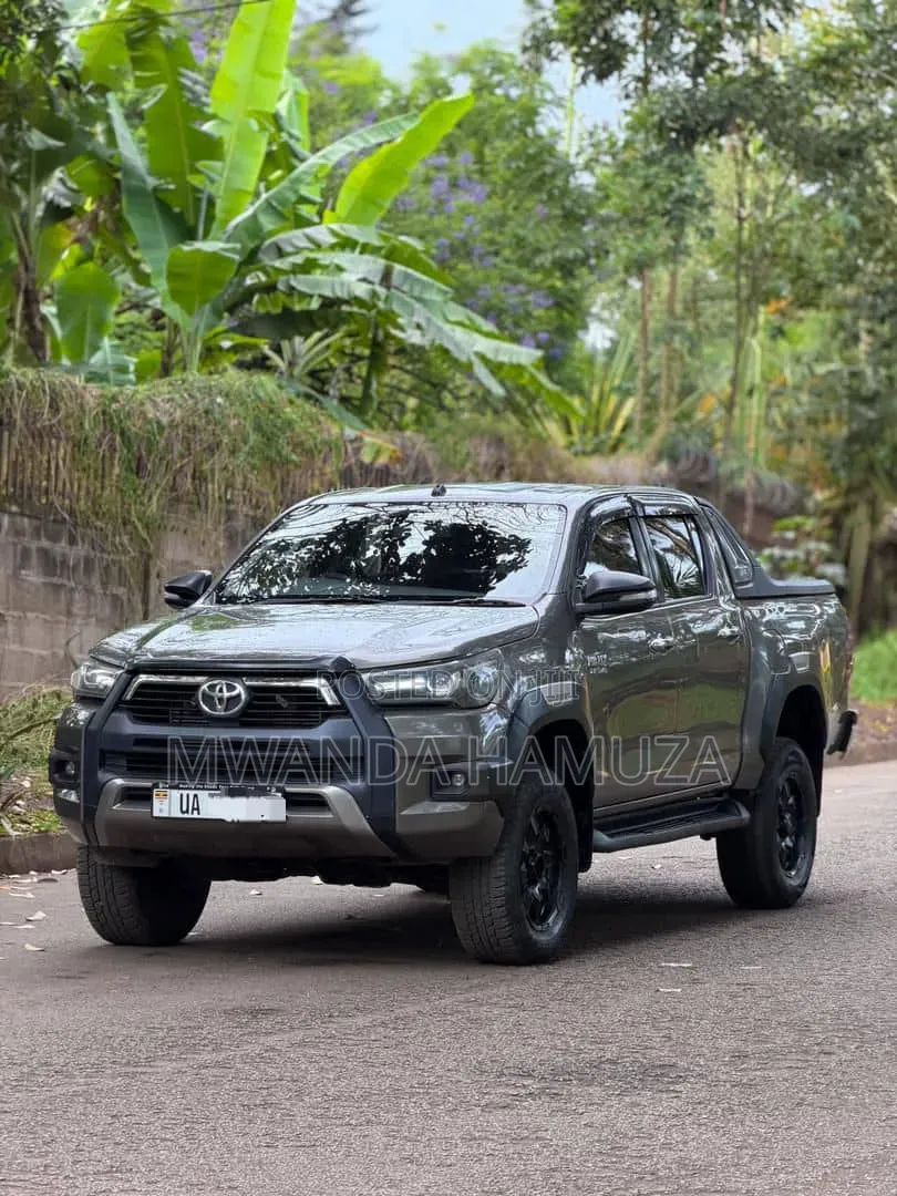 Toyota Hilux 2020 Gray
