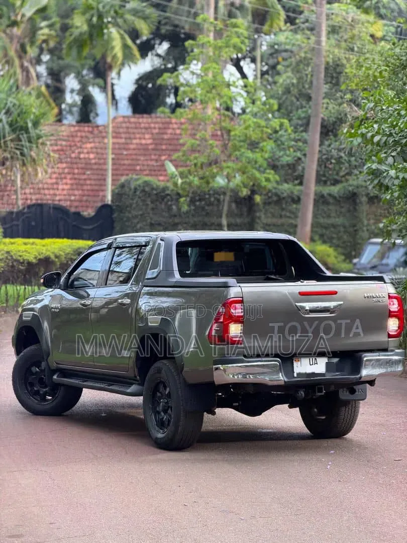 Toyota Hilux 2020 Gray
