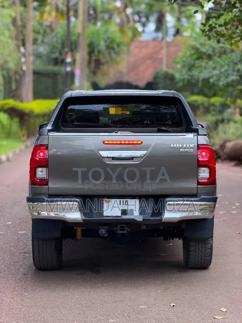 Toyota Hilux 2020 Gray