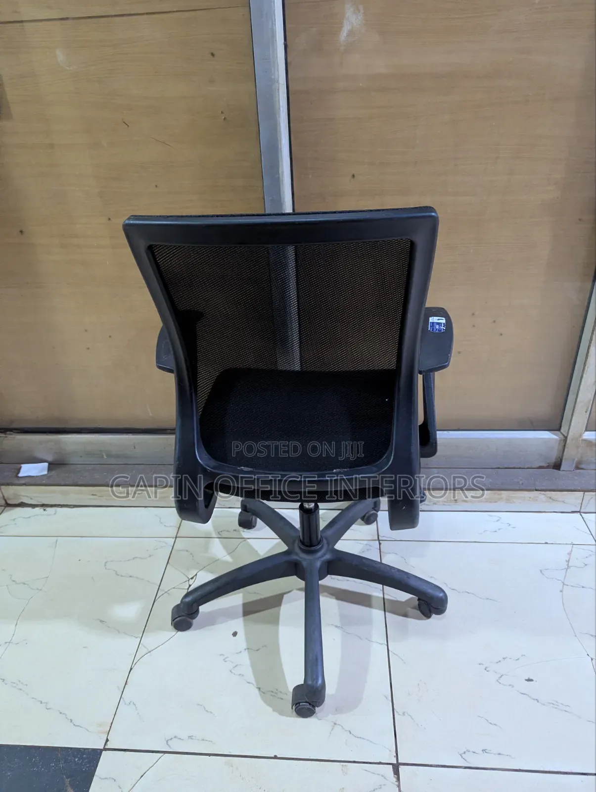 Refurbished Mesh Back Office Chair With Fixed Armrets