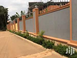 Kisaasi Hot House In Tarmacked Neighborhood For Sell