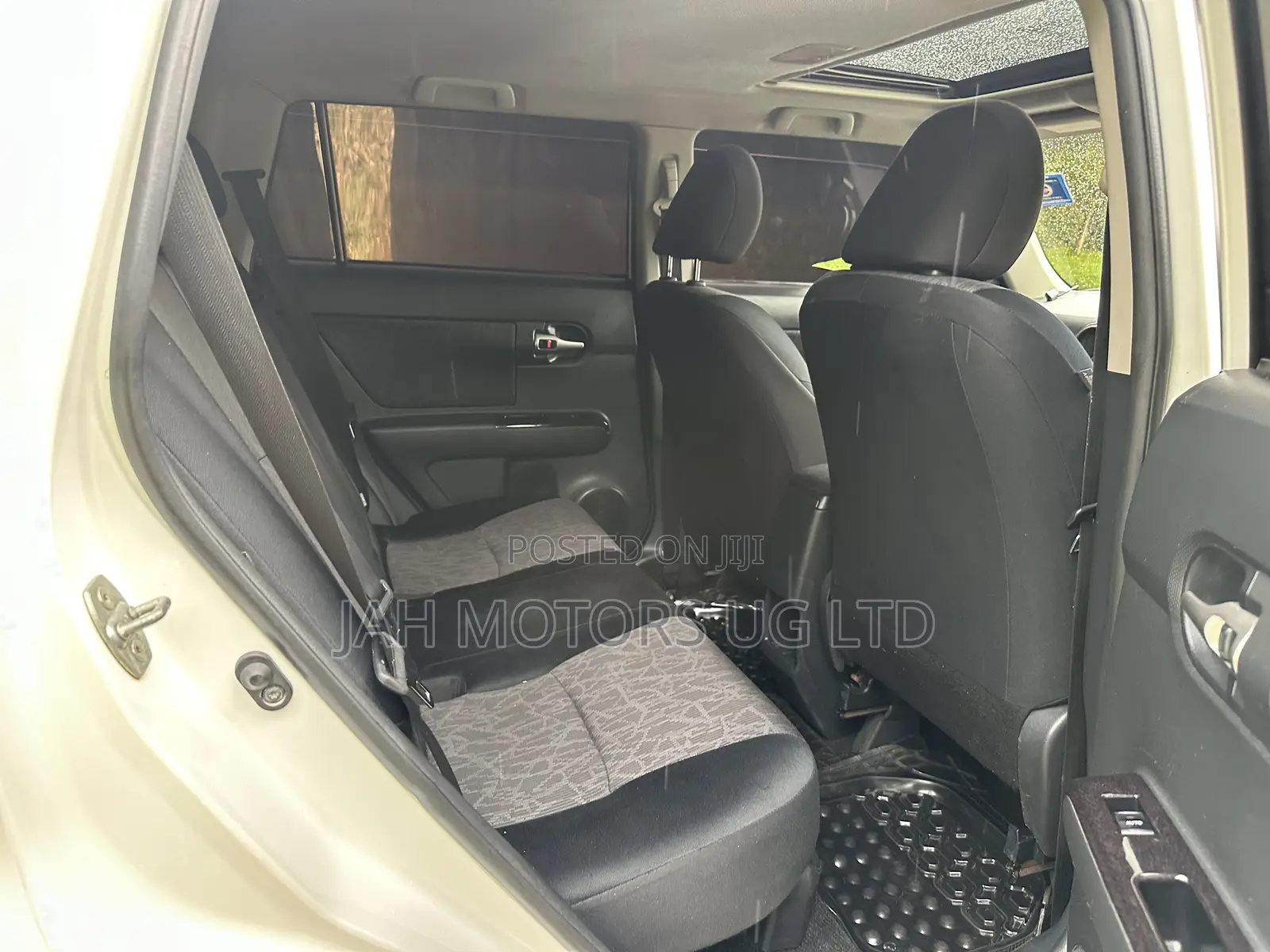 Toyota Corolla Rumion Hatchback 1.8 FWD 2010 White