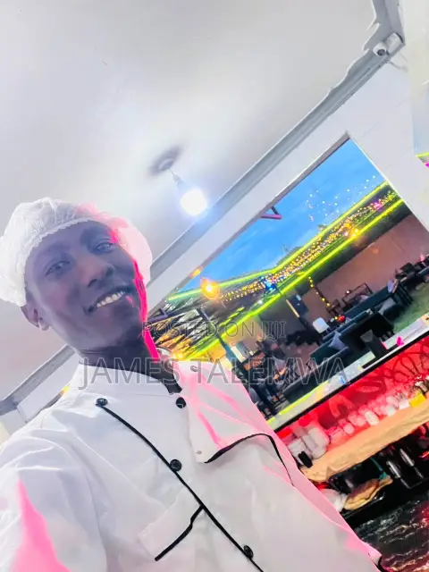 Chef With Vast Knowledge About Turkish Cuisine, Hot Line and Pastries