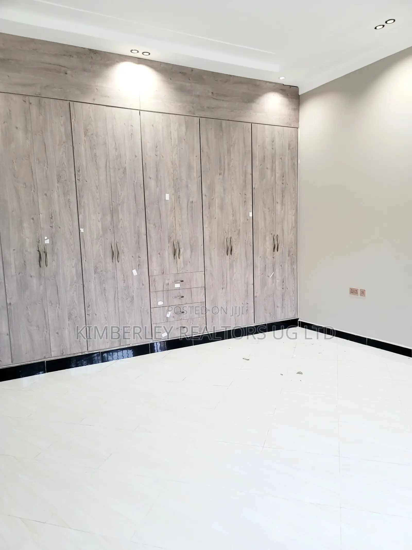3bdrm House in Division A for sale