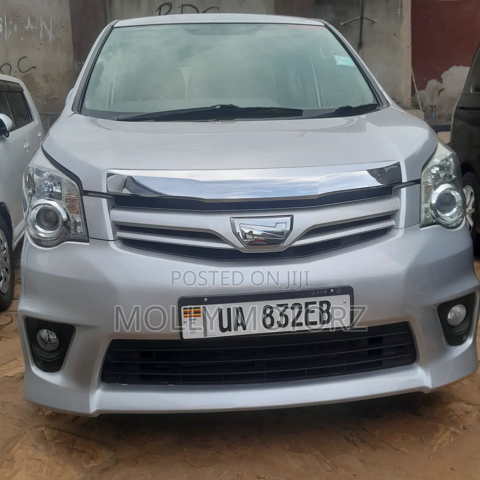 Toyota Noah 2013 Silver