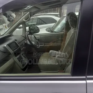Toyota Noah 2013 Silver