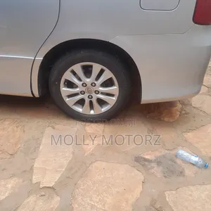 Toyota Noah 2013 Silver