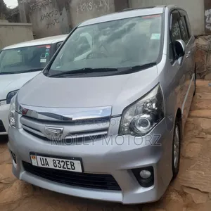 Toyota Noah 2013 Silver