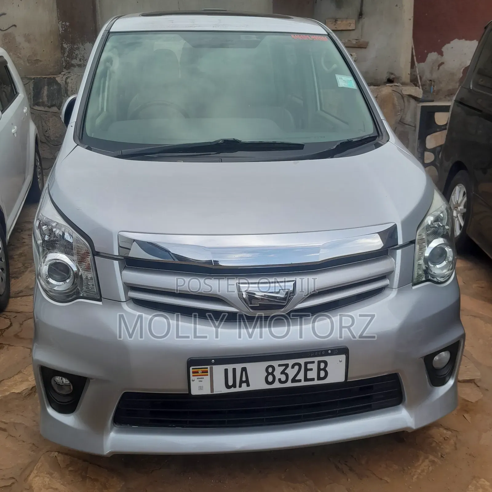Toyota Noah 2013 Silver