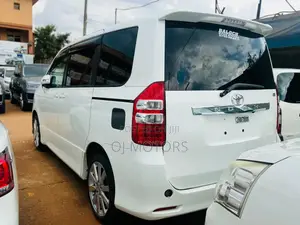 Toyota Noah 2013 White