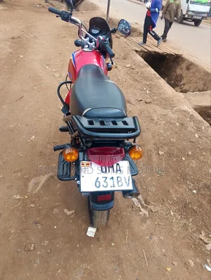 Bajaj Boxer 125 2025 Red