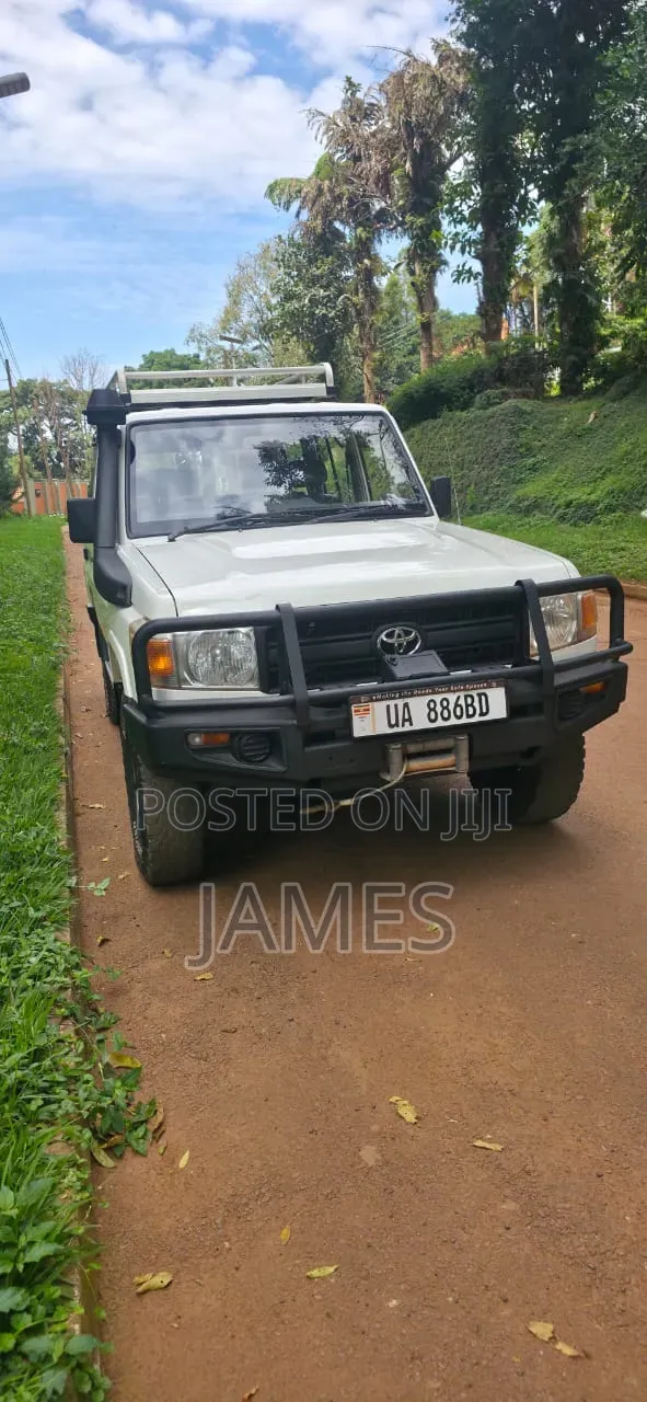 Toyota Land Cruiser 2015 White