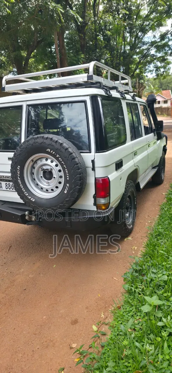 Toyota Land Cruiser 2015 White