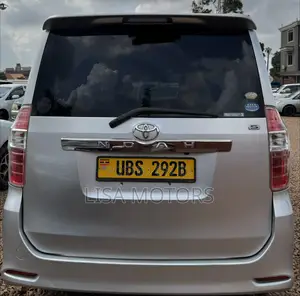Toyota Noah 2011 Silver