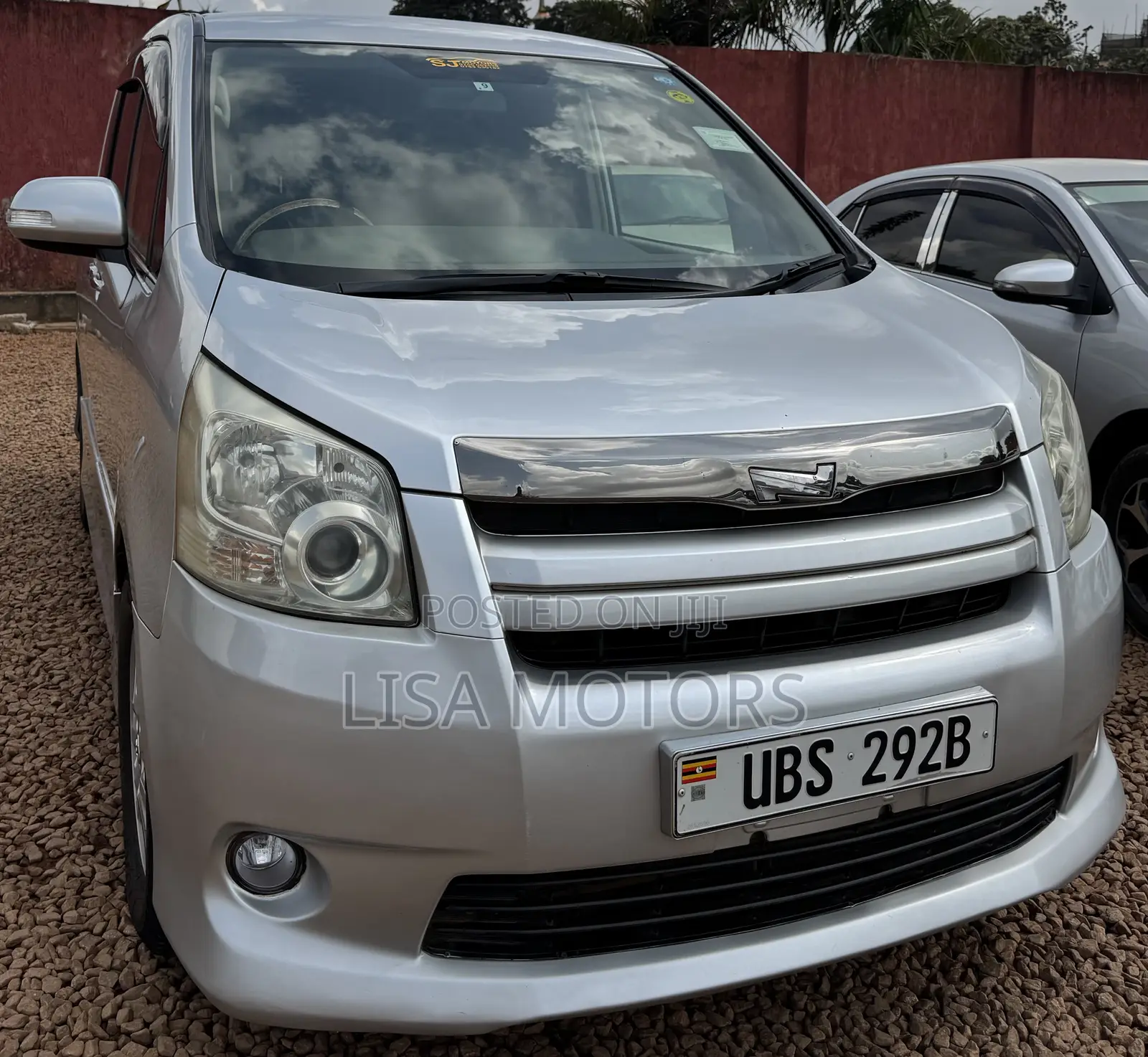 Toyota Noah 2011 Silver