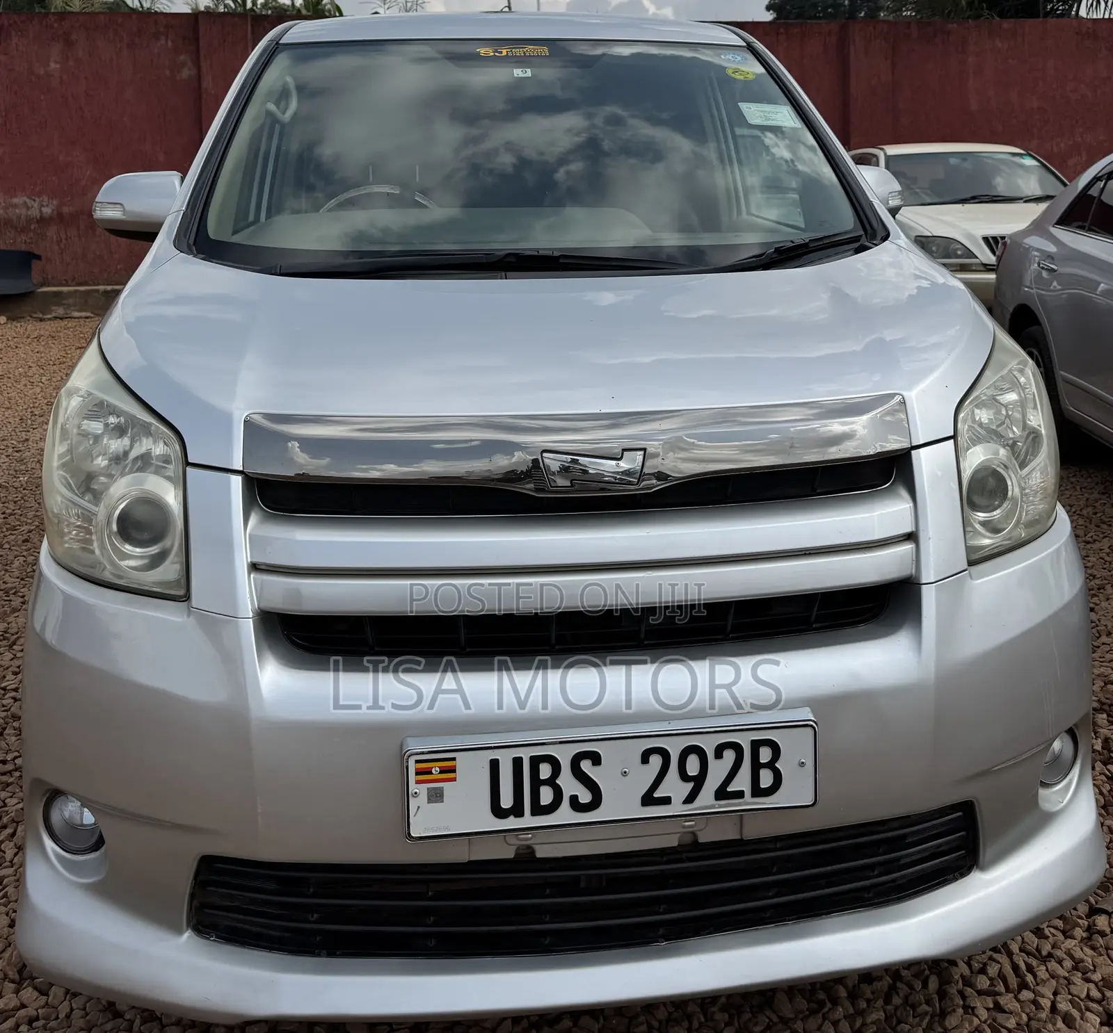 Toyota Noah 2011 Silver