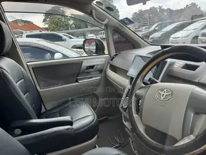 Toyota Noah 2011 Silver