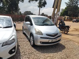Toyota Ractis 2008 Silver