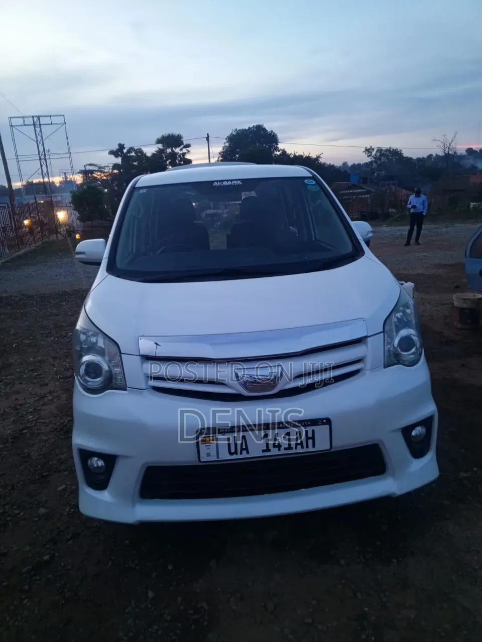Toyota Noah 2013 White